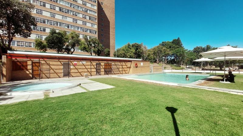 1 Bedroom Property for Sale in Loevenstein Western Cape
